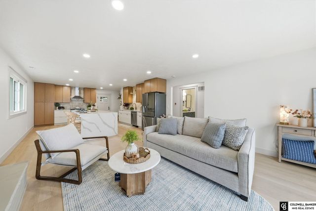 840 Lakeshore Drive, Lincoln, NE 68528