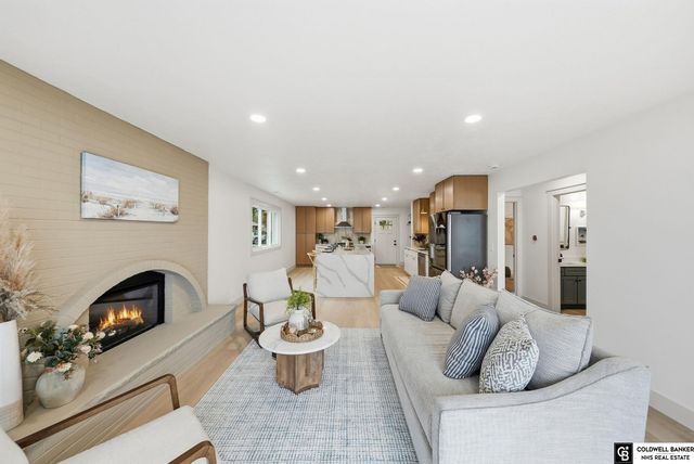 840 Lakeshore Drive, Lincoln, NE 68528