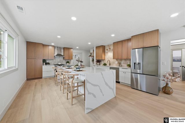 840 Lakeshore Drive, Lincoln, NE 68528