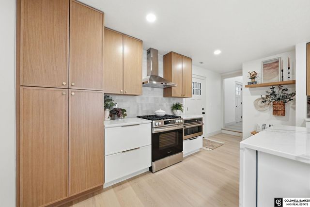 840 Lakeshore Drive, Lincoln, NE 68528