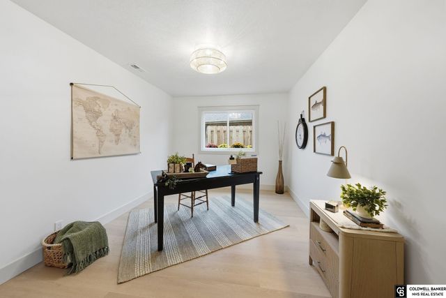 840 Lakeshore Drive, Lincoln, NE 68528