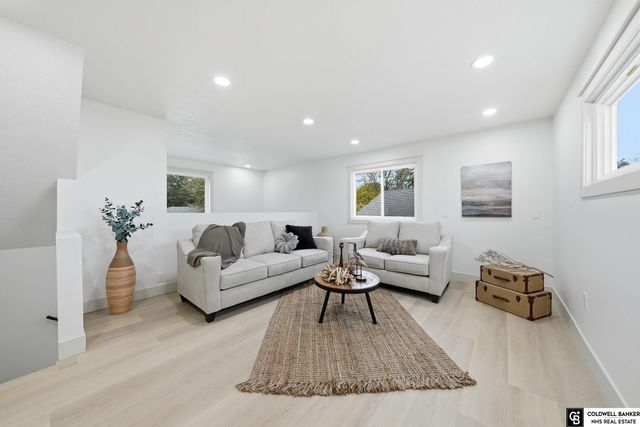 840 Lakeshore Drive, Lincoln, NE 68528