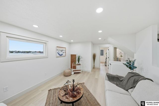 840 Lakeshore Drive, Lincoln, NE 68528