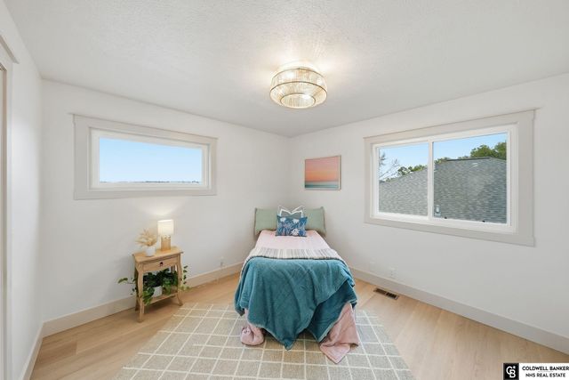 840 Lakeshore Drive, Lincoln, NE 68528