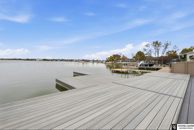 840 Lakeshore Drive, Lincoln, NE 68528