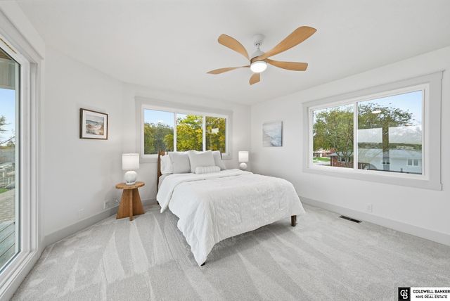 840 Lakeshore Drive, Lincoln, NE 68528