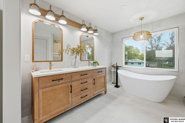 840 Lakeshore Drive, Lincoln, NE 68528