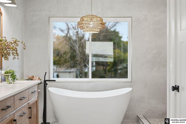 840 Lakeshore Drive, Lincoln, NE 68528