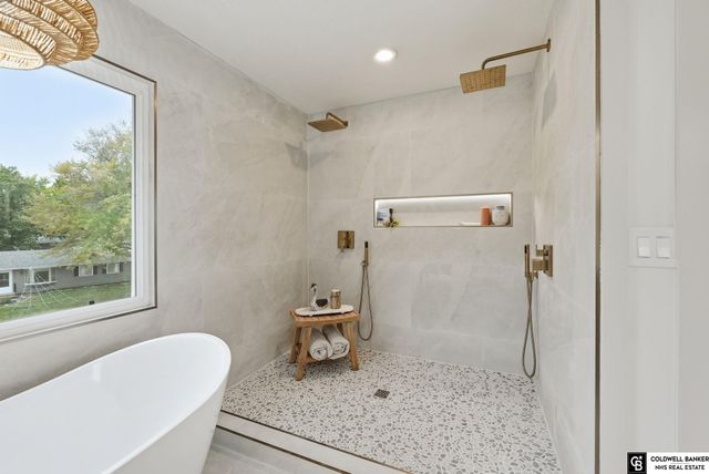 840 Lakeshore Drive, Lincoln, NE 68528