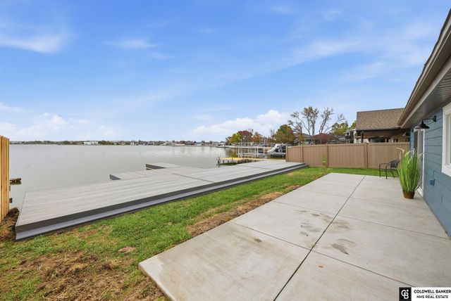 840 Lakeshore Drive, Lincoln, NE 68528