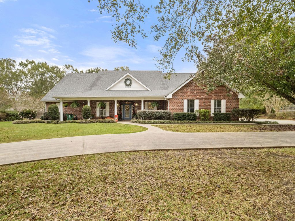 260 Country Lane, Deridder, LA 70634