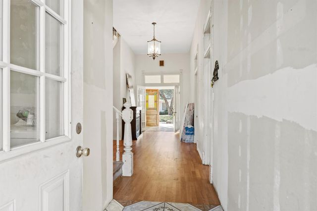 606 W Bell Ave, Rockdale, TX 76567