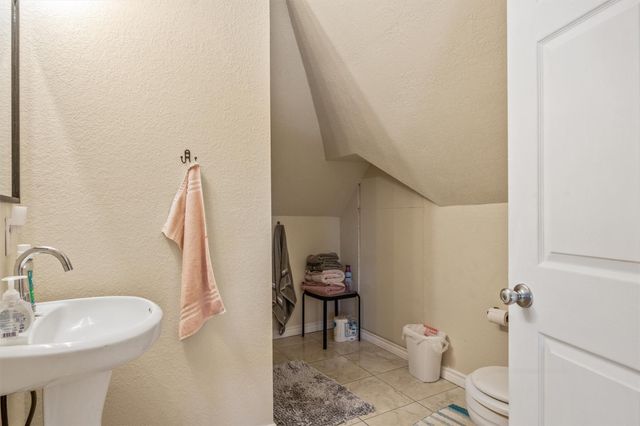 606 W Bell Ave, Rockdale, TX 76567