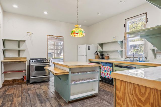606 W Bell Ave, Rockdale, TX 76567