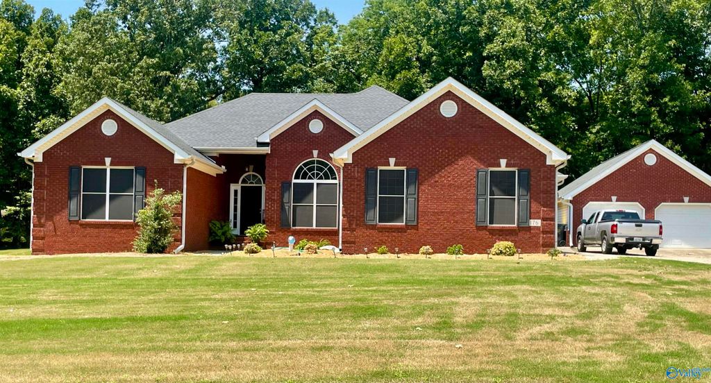 176 Forest Home Drive, Trinity, AL 35673