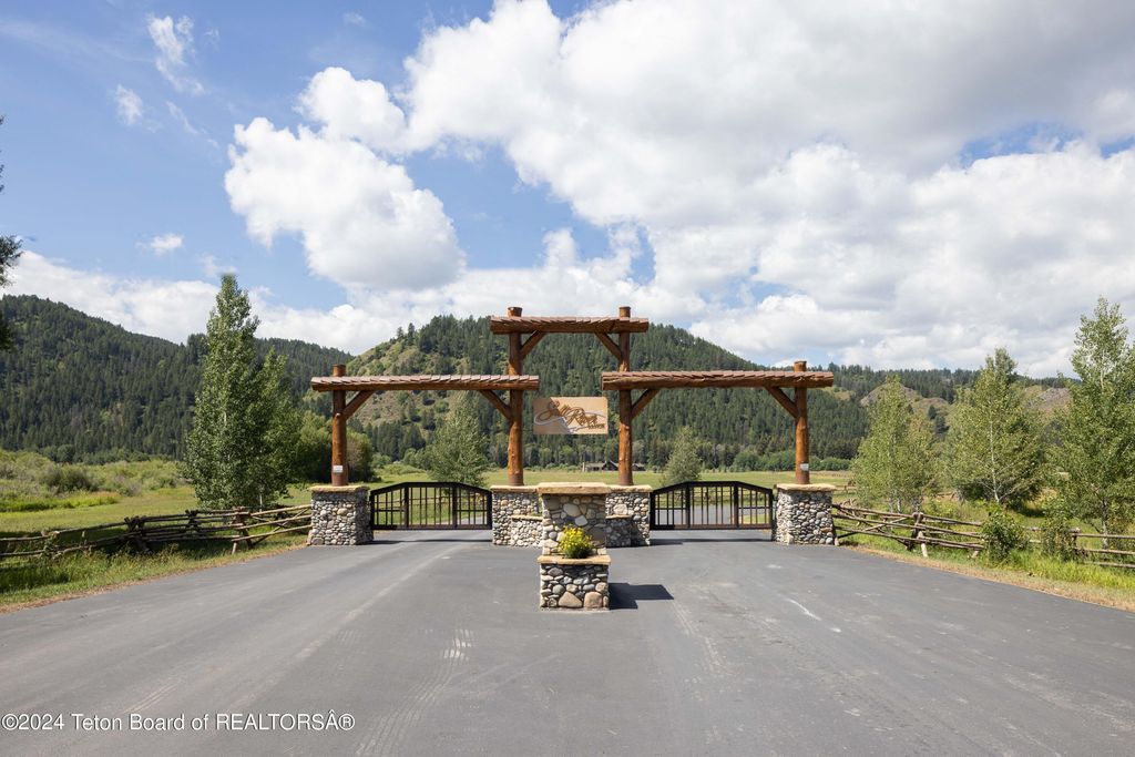 293 SALT RIVER RANCH Lane, Thayne, WY 83127 photo 9