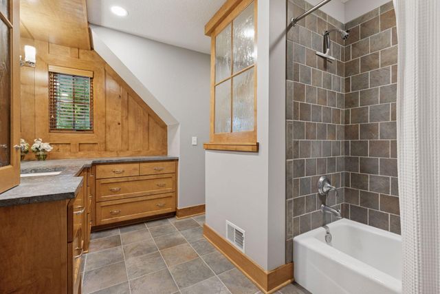 2414 W 42nd Street, Minneapolis, MN 55410