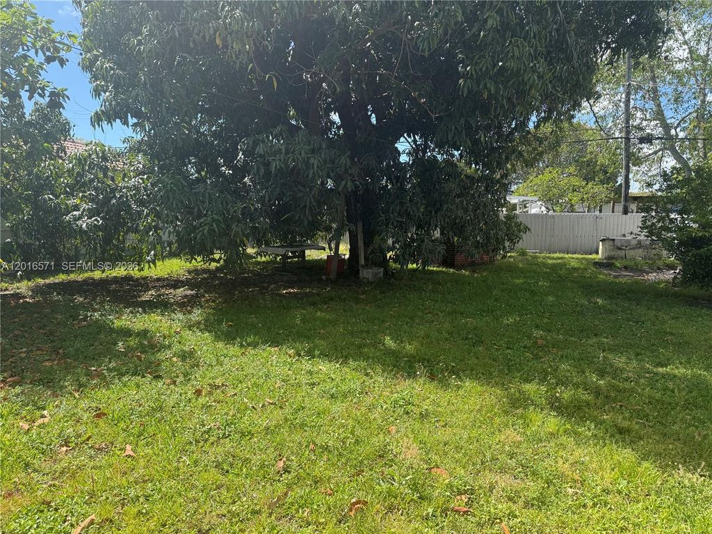 Image 8 of property listing at 50 E 44th St, Hialeah, FL 33013