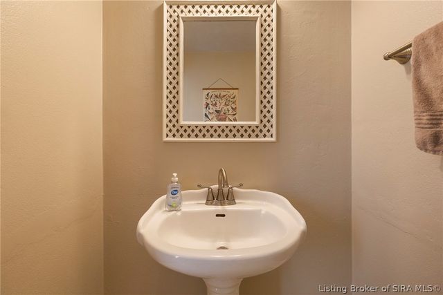 3609 Doe Run Way, New Albany, IN 47150