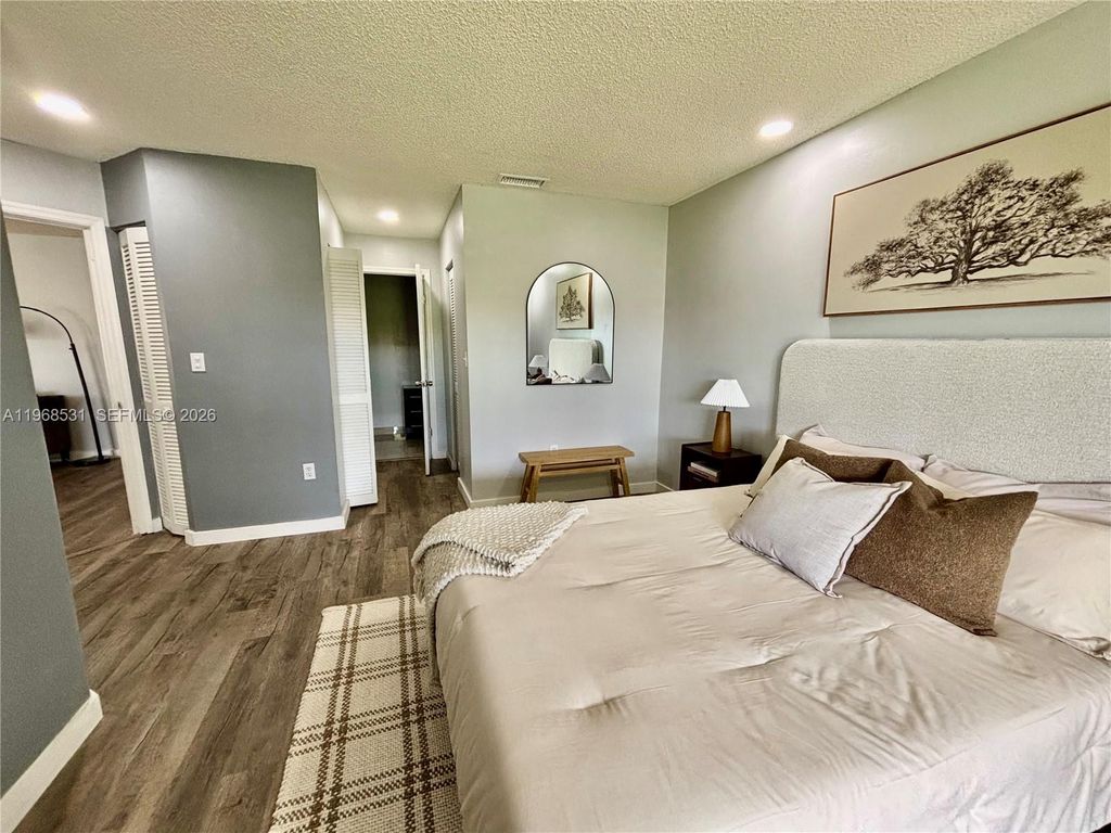 Image 12 of property listing at 16831 SW 139th Pl, Miami, FL 33177