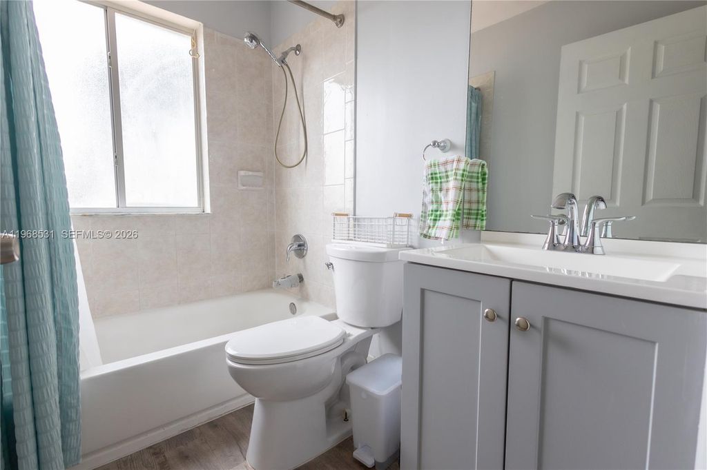 Image 18 of property listing at 16831 SW 139th Pl, Miami, FL 33177