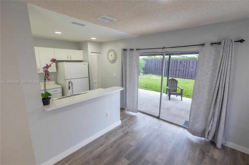 Image 20 of property listing at 16831 SW 139th Pl, Miami, FL 33177