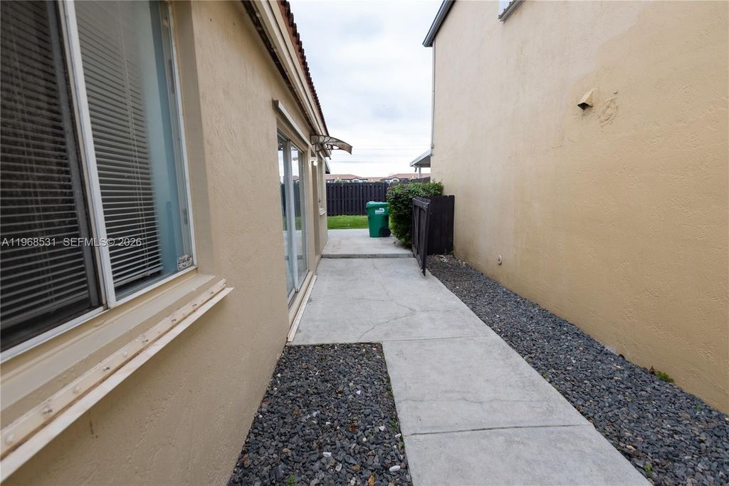 Image 30 of property listing at 16831 SW 139th Pl, Miami, FL 33177