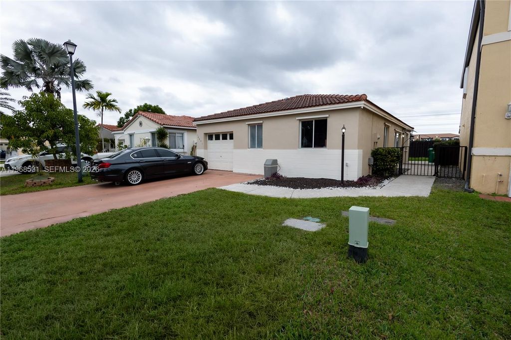 Image 32 of property listing at 16831 SW 139th Pl, Miami, FL 33177