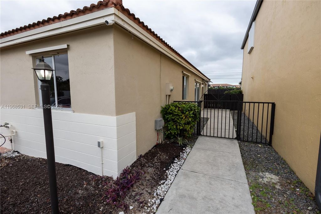 Image 35 of property listing at 16831 SW 139th Pl, Miami, FL 33177