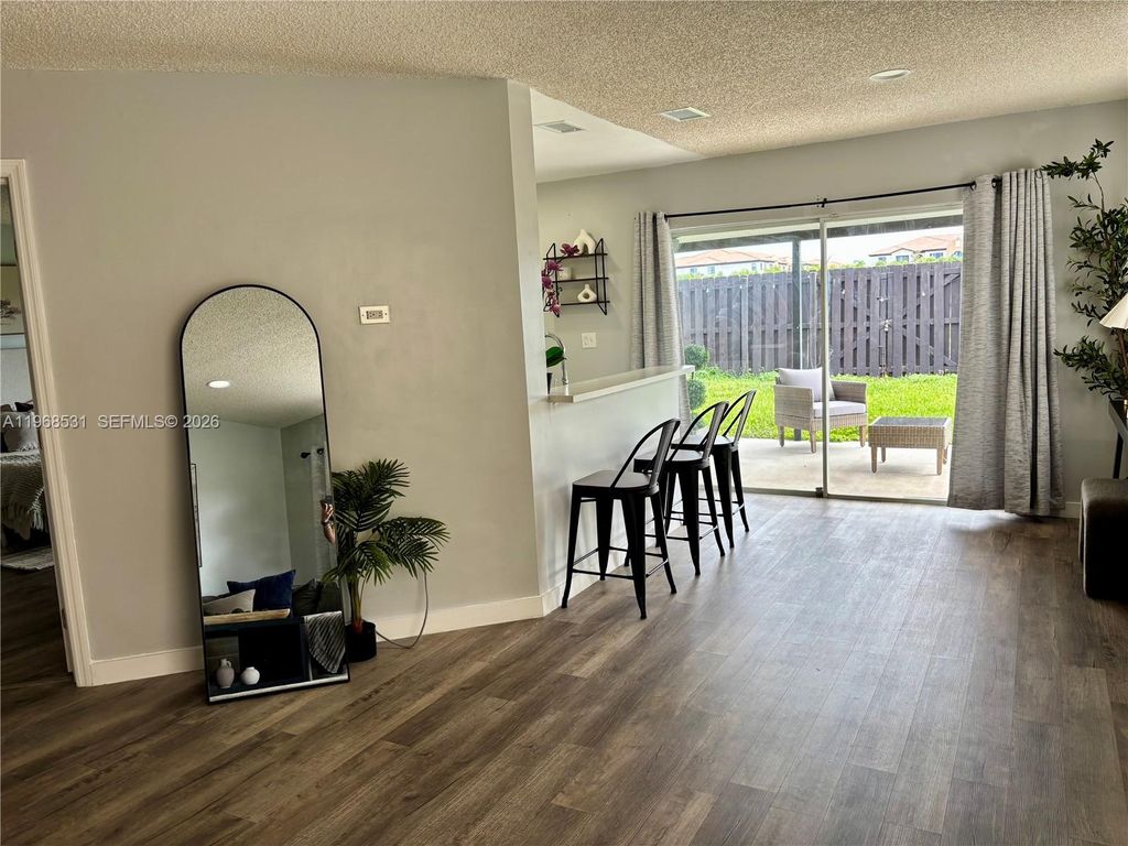 Image 5 of property listing at 16831 SW 139th Pl, Miami, FL 33177