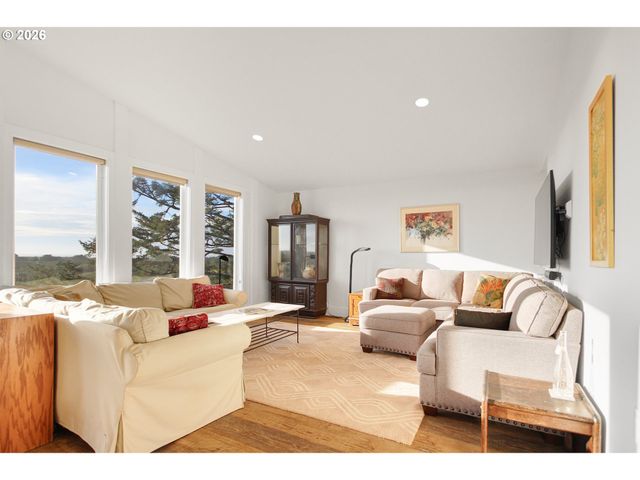 35302 I Pl, Ocean Park, WA 98640