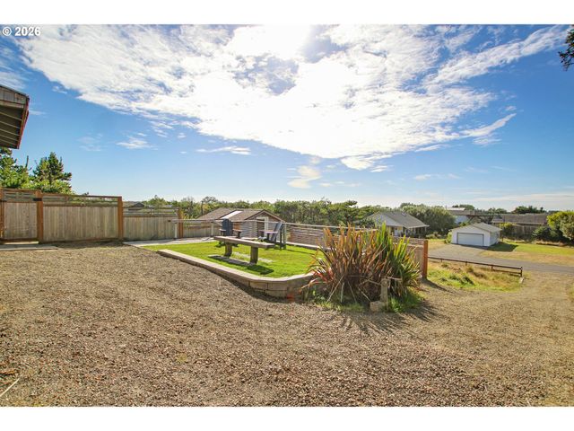 35302 I Pl, Ocean Park, WA 98640