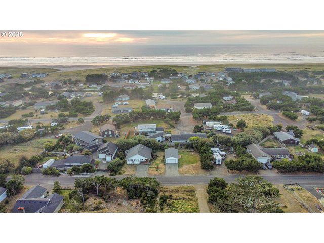 35302 I Pl, Ocean Park, WA 98640