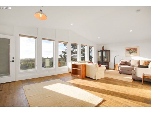 35302 I Pl, Ocean Park, WA 98640