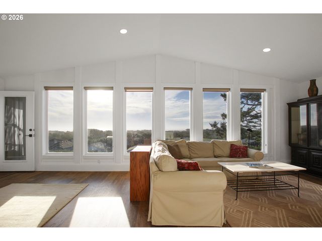 35302 I Pl, Ocean Park, WA 98640