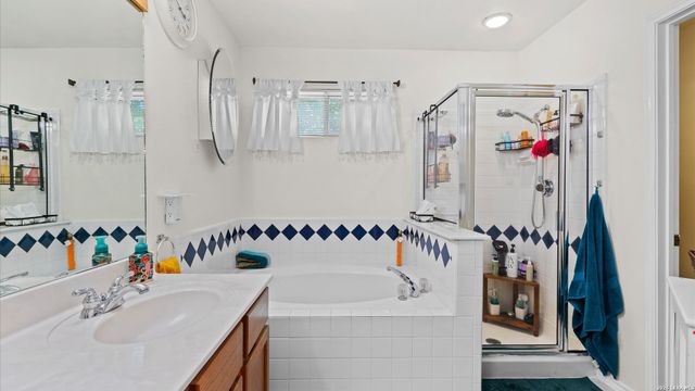 12323 STABLE ROAD DR, San Antonio, TX 78249