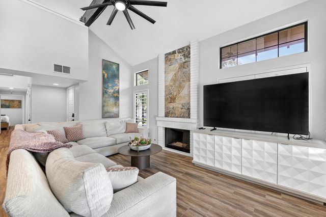 118 Avellino Circle, Palm Desert, CA 92211