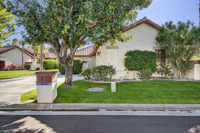 118 Avellino Circle, Palm Desert, CA 92211