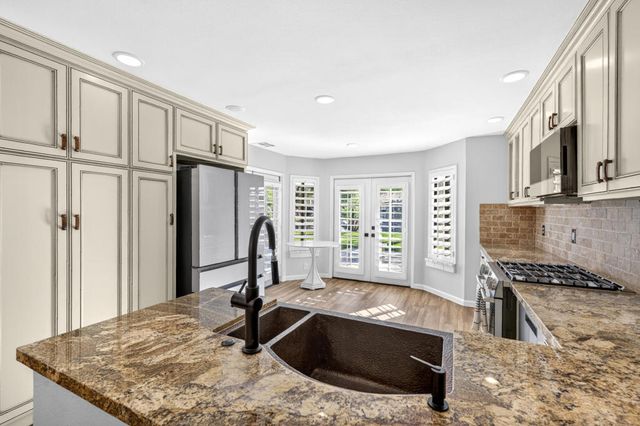 118 Avellino Circle, Palm Desert, CA 92211