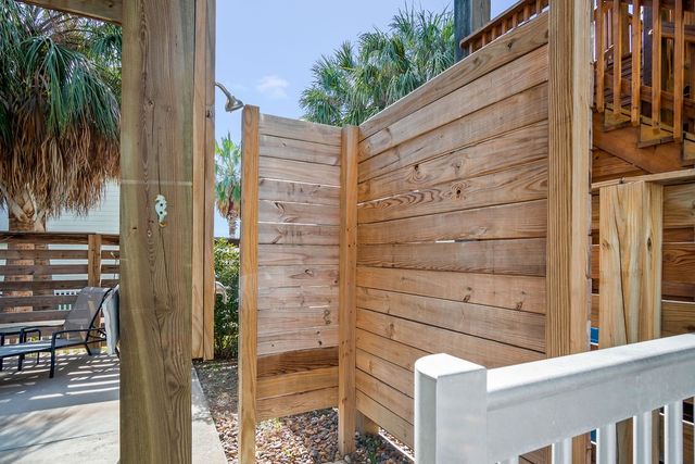 421 Paradise Pointe Dr, Port Aransas, TX 78373