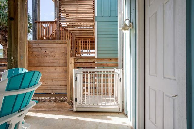 421 Paradise Pointe Dr, Port Aransas, TX 78373