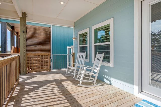 421 Paradise Pointe Dr, Port Aransas, TX 78373