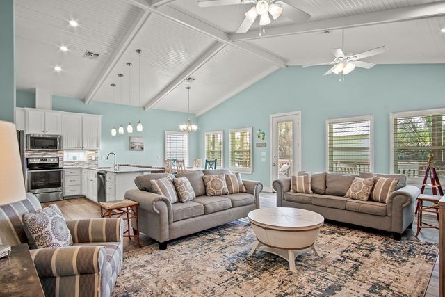 421 Paradise Pointe Dr, Port Aransas, TX 78373