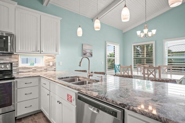 421 Paradise Pointe Dr, Port Aransas, TX 78373