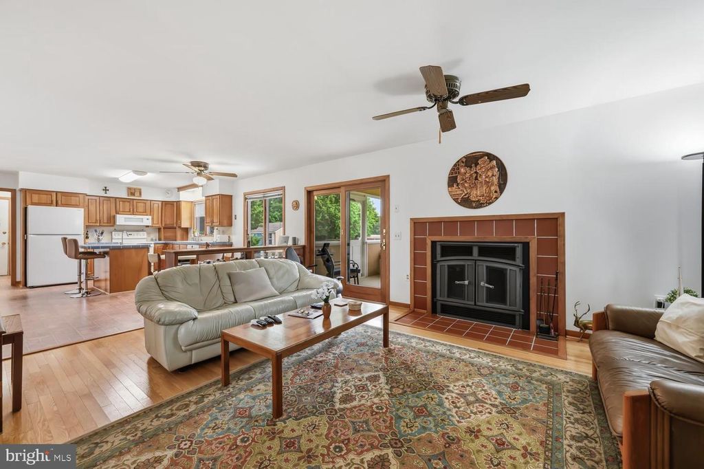 Image 11 of property listing at 108 PROSPECT BAY DR W, Grasonville, MD 21638