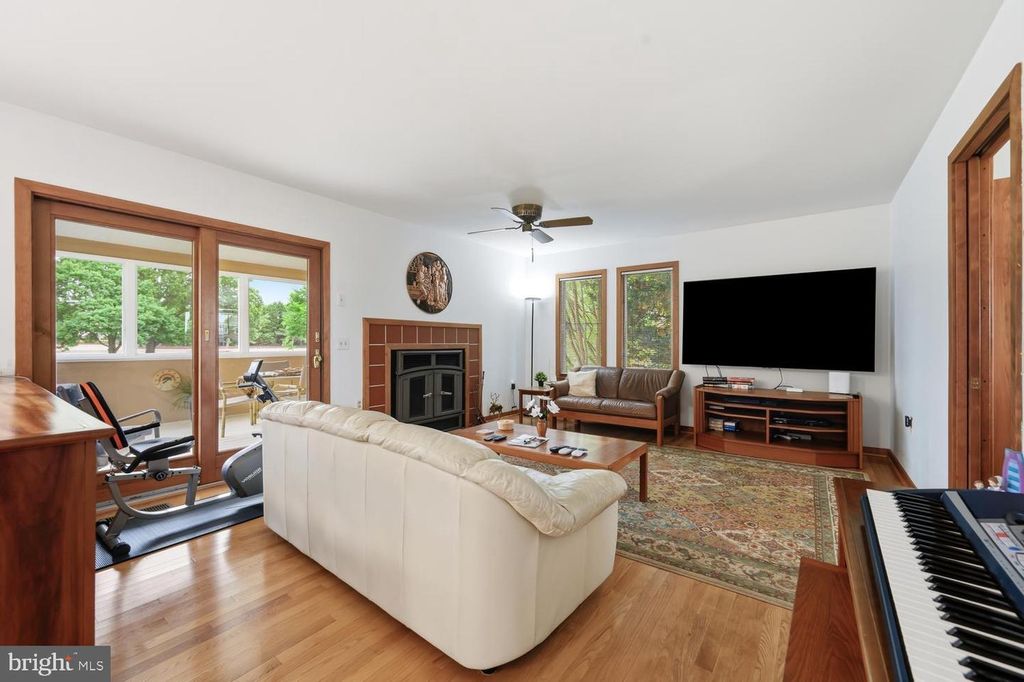 Image 12 of property listing at 108 PROSPECT BAY DR W, Grasonville, MD 21638