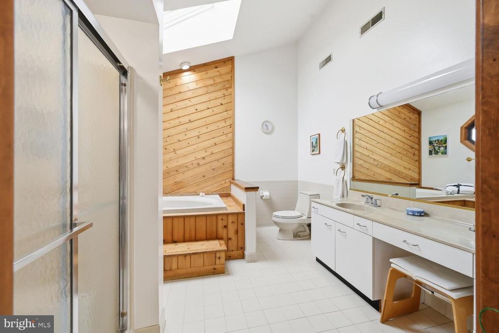 Image 21 of property listing at 108 PROSPECT BAY DR W, Grasonville, MD 21638