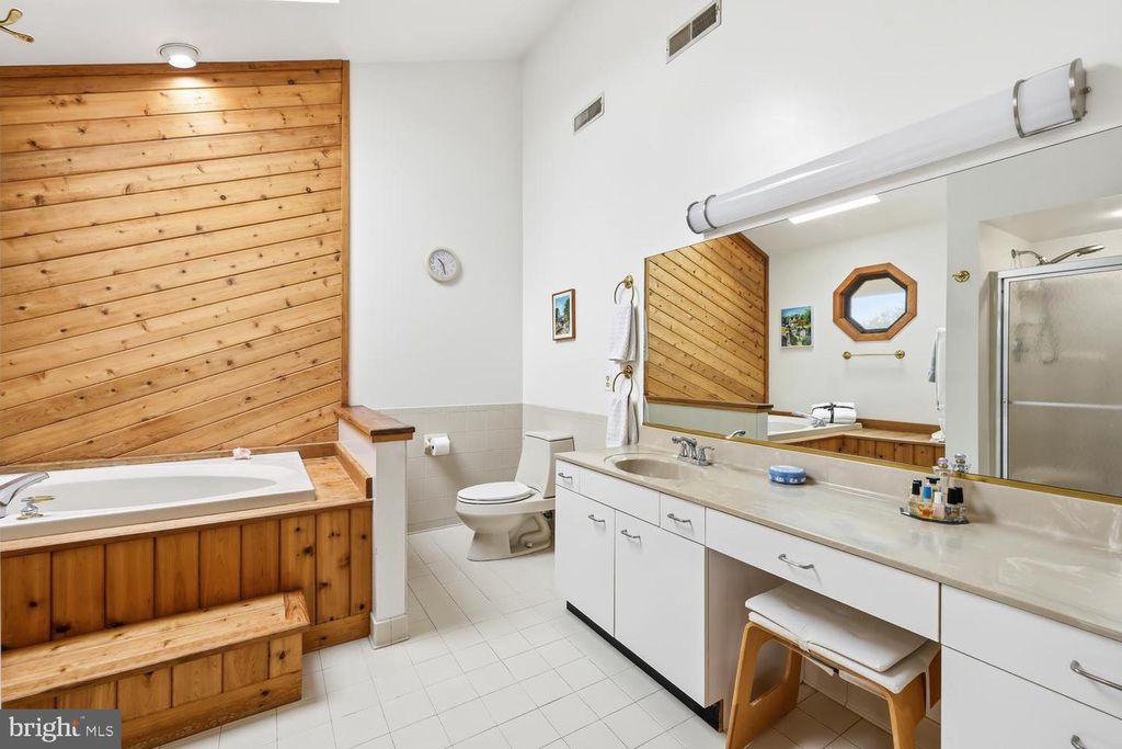 Image 22 of property listing at 108 PROSPECT BAY DR W, Grasonville, MD 21638