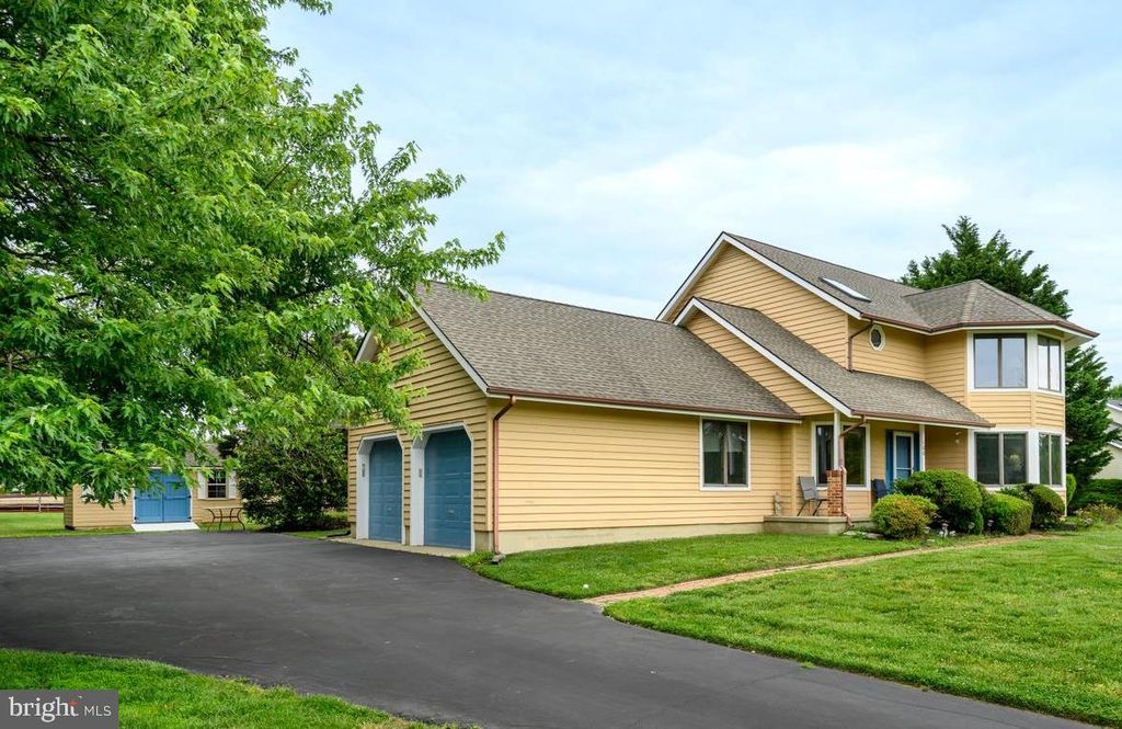 Image 2 of property listing at 108 PROSPECT BAY DR W, Grasonville, MD 21638