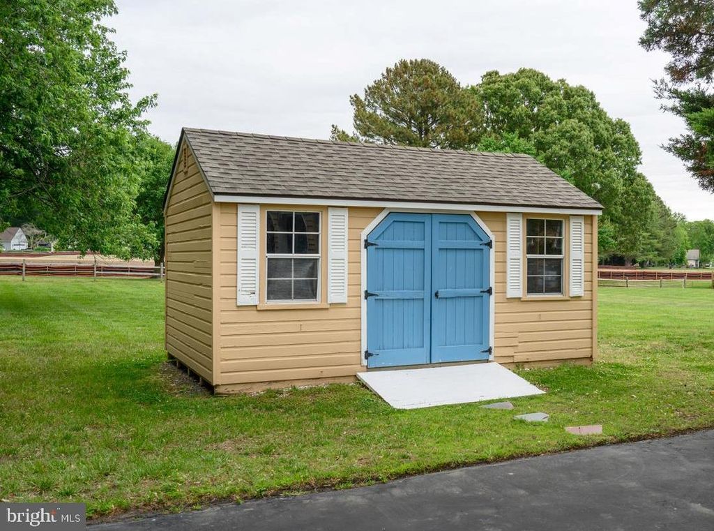 Image 32 of property listing at 108 PROSPECT BAY DR W, Grasonville, MD 21638